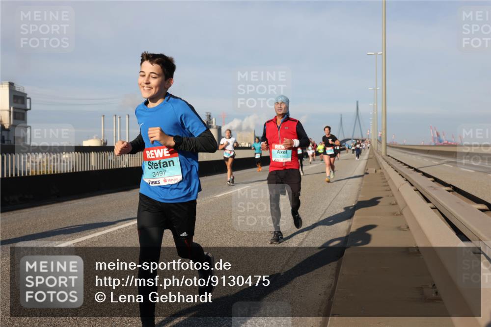 03.10.2025 - Köhlbrandbrückenlauf Lena Gebhardt http://msf.ph/oto/9130475 03.10.2025 09:49:31 Position 2 3497, 1134 meine-sportfotos.de