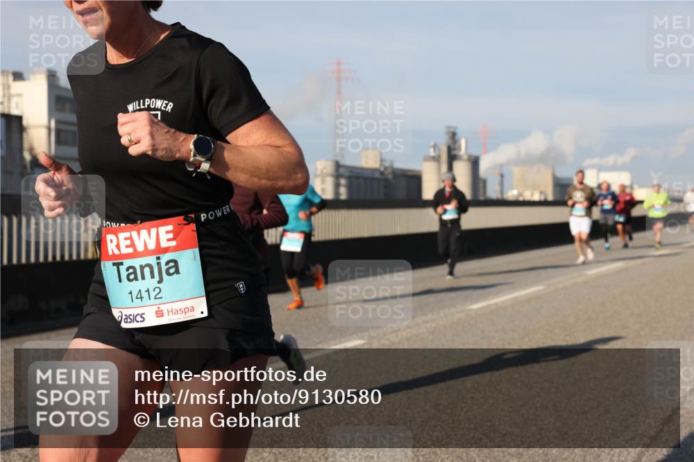 03.10.2025 - Köhlbrandbrückenlauf Lena Gebhardt http://msf.ph/oto/9130580 03.10.2025 09:49:35 Position 2 1412 meine-sportfotos.de