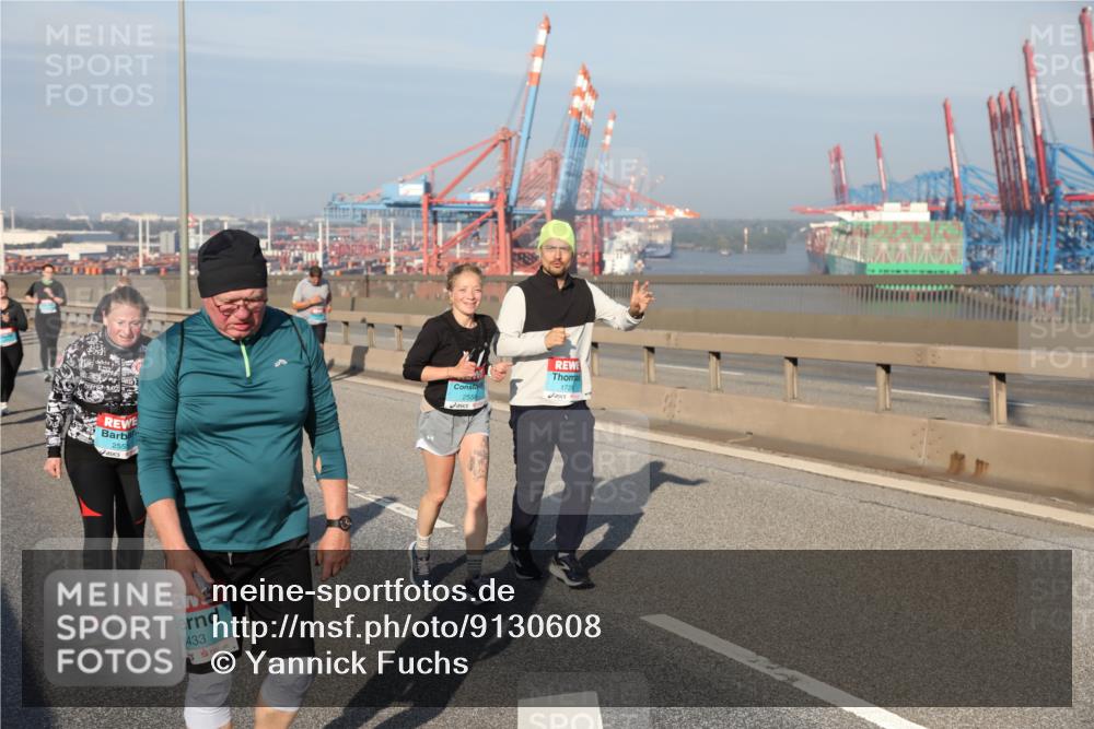 03.10.2025 - Köhlbrandbrückenlauf Yannick Fuchs http://msf.ph/oto/9130608 03.10.2025 09:03:01 Position 2 2555, 3433, 2558, 1729 meine-sportfotos.de