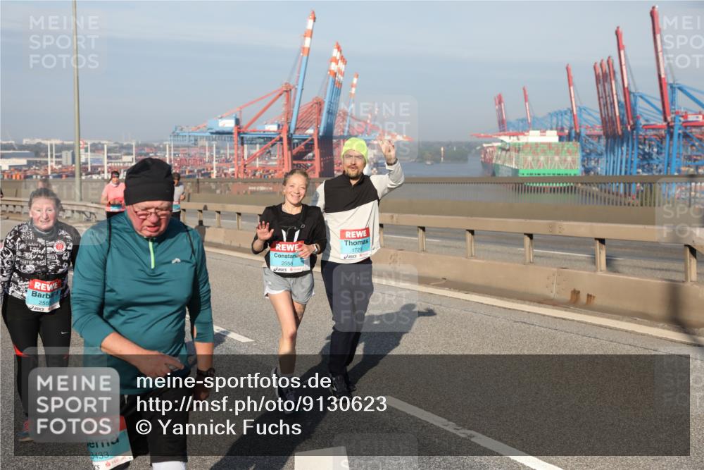 03.10.2025 - Köhlbrandbrückenlauf Yannick Fuchs http://msf.ph/oto/9130623 03.10.2025 09:03:02 Position 2 255, 3433, 2558, 1729 meine-sportfotos.de