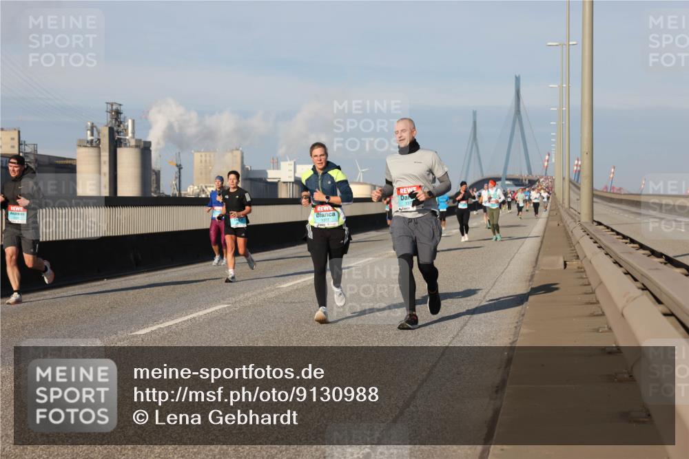 03.10.2025 - Köhlbrandbrückenlauf Lena Gebhardt http://msf.ph/oto/9130988 03.10.2025 09:49:48 Position 2 1377, 137 meine-sportfotos.de