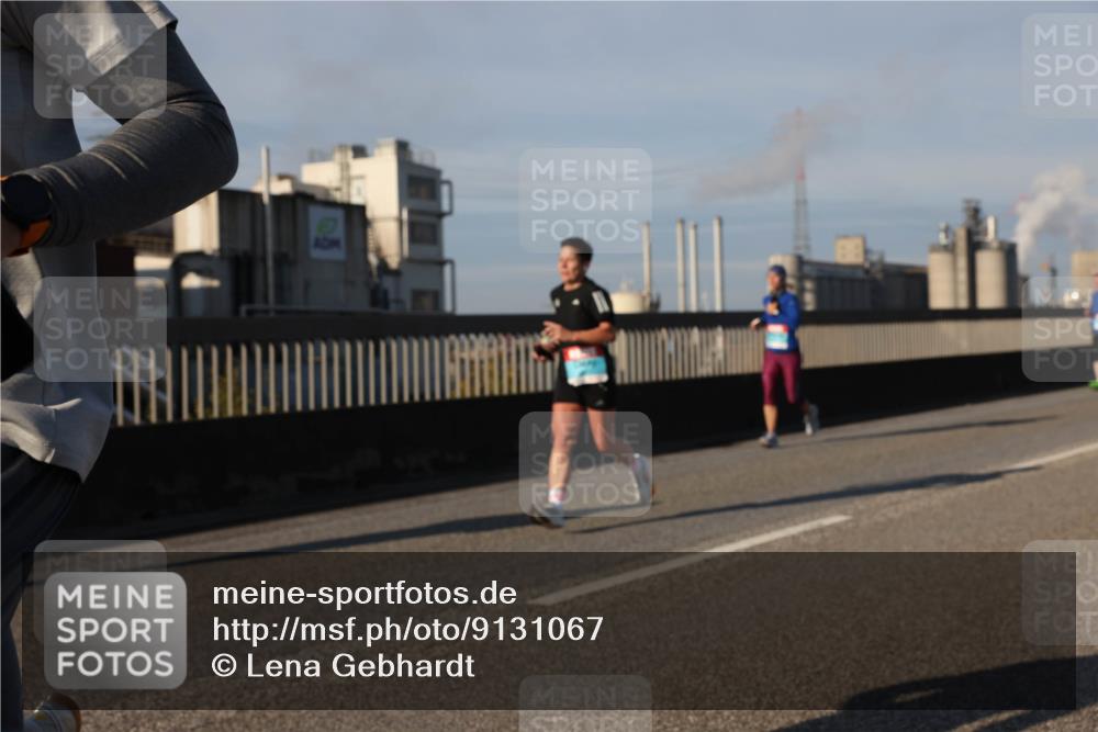 03.10.2025 - Köhlbrandbrückenlauf Lena Gebhardt http://msf.ph/oto/9131067 03.10.2025 09:49:51 Position 2  meine-sportfotos.de