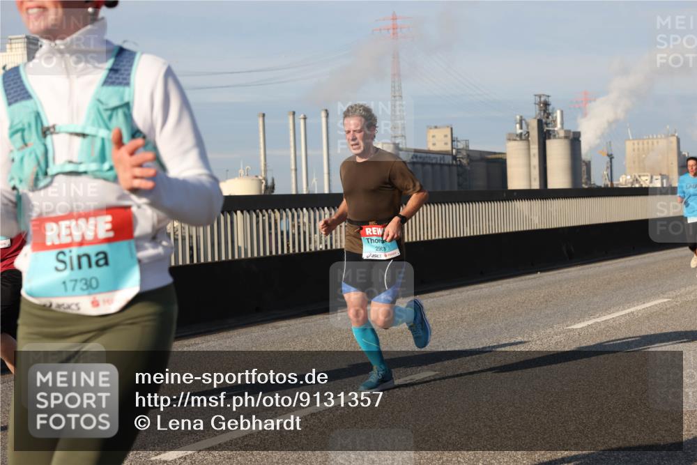 03.10.2025 - Köhlbrandbrückenlauf Lena Gebhardt http://msf.ph/oto/9131357 03.10.2025 09:49:58 Position 2 1730, 2903 meine-sportfotos.de