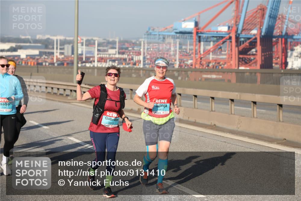 03.10.2025 - Köhlbrandbrückenlauf Yannick Fuchs http://msf.ph/oto/9131410 03.10.2025 09:03:31 Position 2 2597, 3413, 3412 meine-sportfotos.de