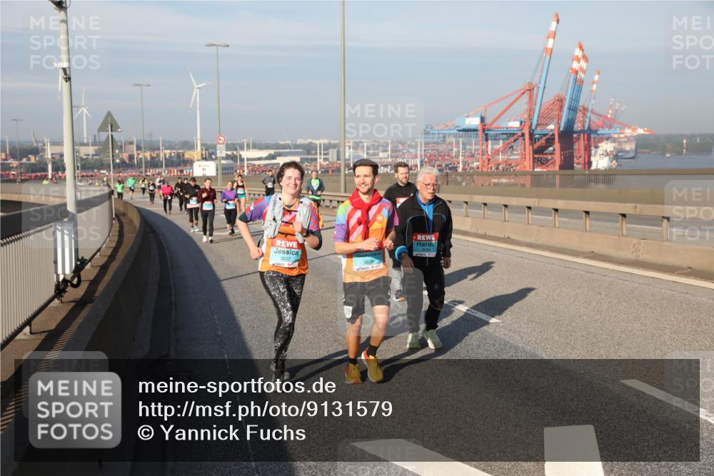 03.10.2025 - Köhlbrandbrückenlauf Yannick Fuchs http://msf.ph/oto/9131579 03.10.2025 09:03:40 Position 2 3637, 3639 meine-sportfotos.de
