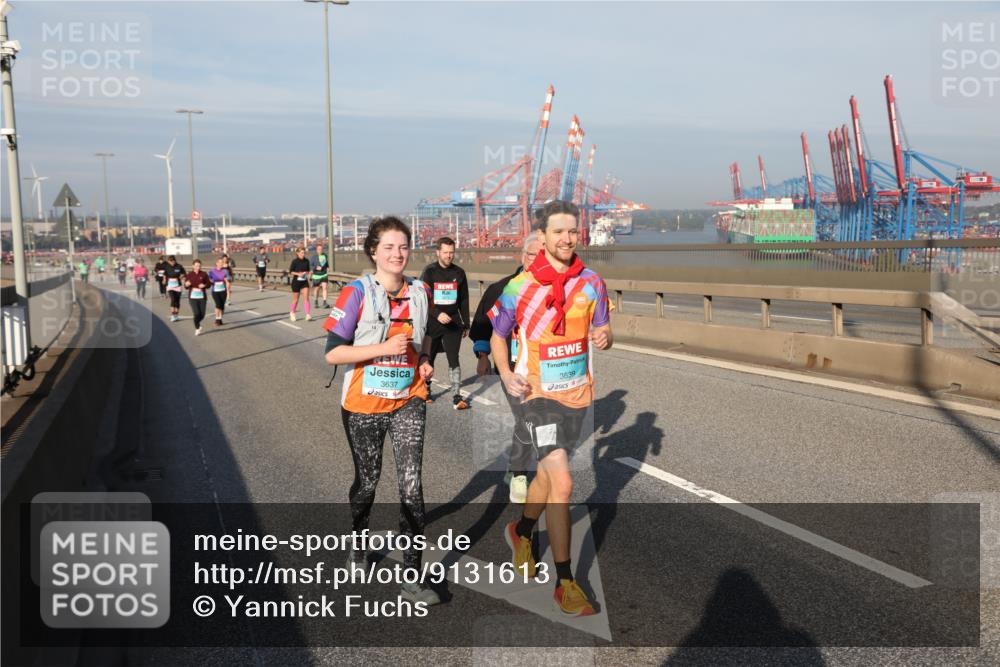 03.10.2025 - Köhlbrandbrückenlauf Yannick Fuchs http://msf.ph/oto/9131613 03.10.2025 09:03:41 Position 2 3637, 3639 meine-sportfotos.de