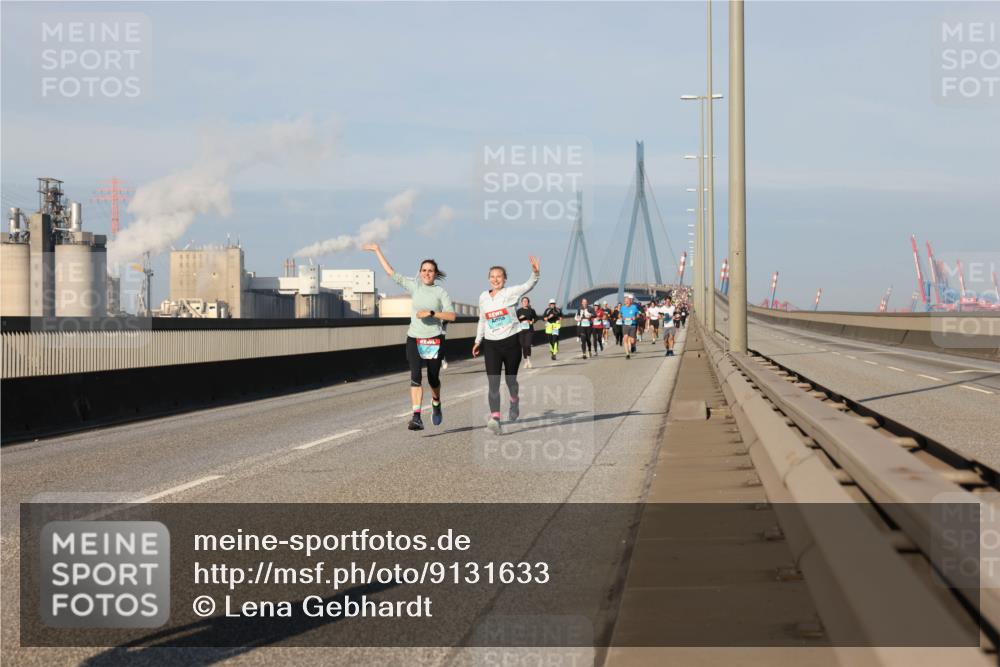 03.10.2025 - Köhlbrandbrückenlauf Lena Gebhardt http://msf.ph/oto/9131633 03.10.2025 09:50:03 Position 2  meine-sportfotos.de