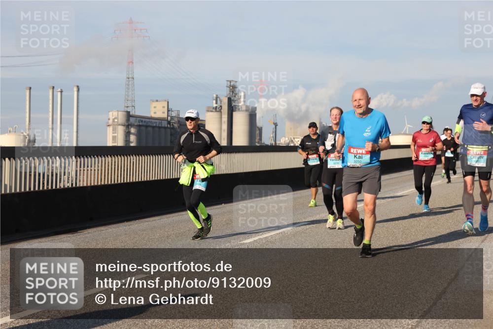 03.10.2025 - Köhlbrandbrückenlauf Lena Gebhardt http://msf.ph/oto/9132009 03.10.2025 09:50:17 Position 2 3250, 3278 meine-sportfotos.de