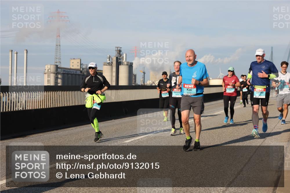 03.10.2025 - Köhlbrandbrückenlauf Lena Gebhardt http://msf.ph/oto/9132015 03.10.2025 09:50:17 Position 2 3250, 3278 meine-sportfotos.de