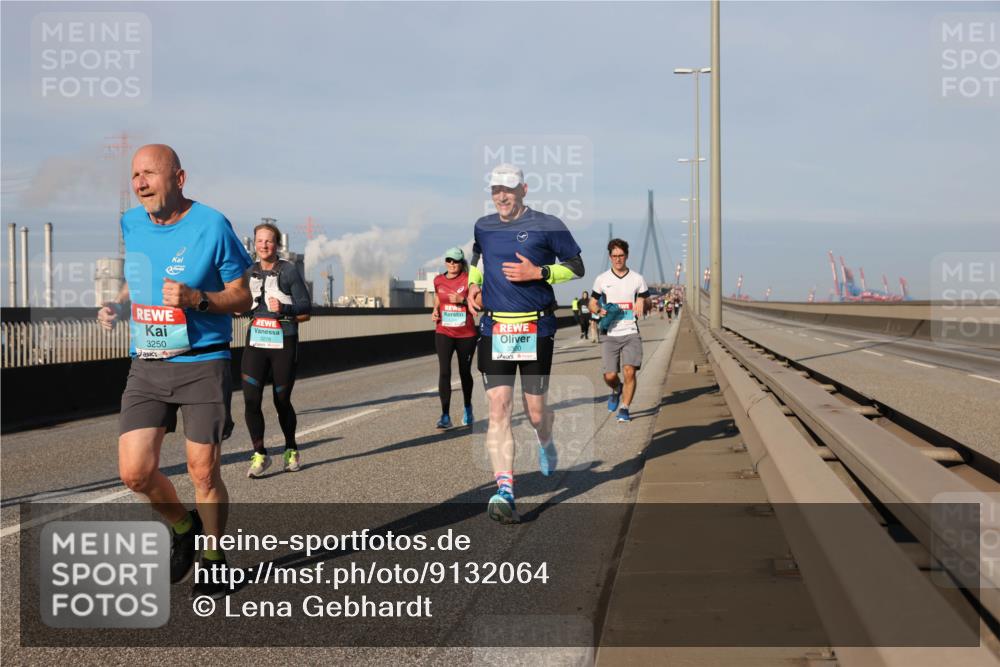 03.10.2025 - Köhlbrandbrückenlauf Lena Gebhardt http://msf.ph/oto/9132064 03.10.2025 09:50:18 Position 2 3250 meine-sportfotos.de