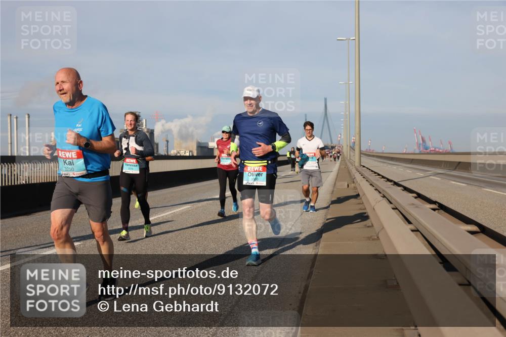 03.10.2025 - Köhlbrandbrückenlauf Lena Gebhardt http://msf.ph/oto/9132072 03.10.2025 09:50:18 Position 2 3250, 3300 meine-sportfotos.de