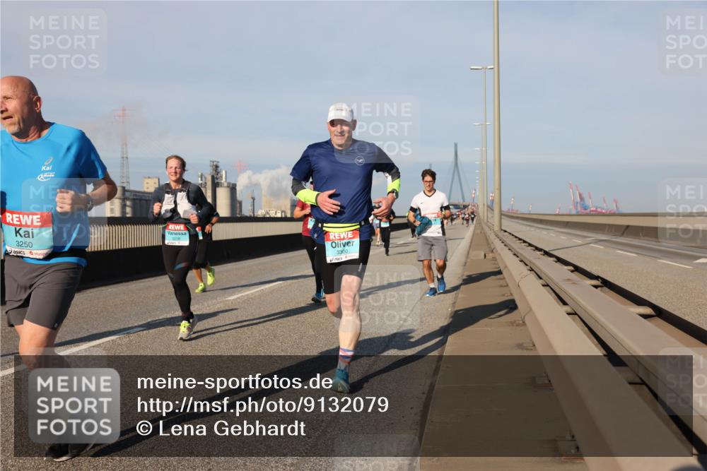 03.10.2025 - Köhlbrandbrückenlauf Lena Gebhardt http://msf.ph/oto/9132079 03.10.2025 09:50:18 Position 2 3250, 3278, 3300 meine-sportfotos.de