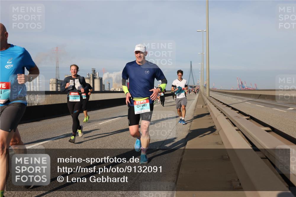 03.10.2025 - Köhlbrandbrückenlauf Lena Gebhardt http://msf.ph/oto/9132091 03.10.2025 09:50:18 Position 2 3278, 3300 meine-sportfotos.de