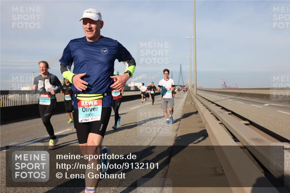03.10.2025 - Köhlbrandbrückenlauf Lena Gebhardt http://msf.ph/oto/9132101 03.10.2025 09:50:19 Position 2 3300 meine-sportfotos.de