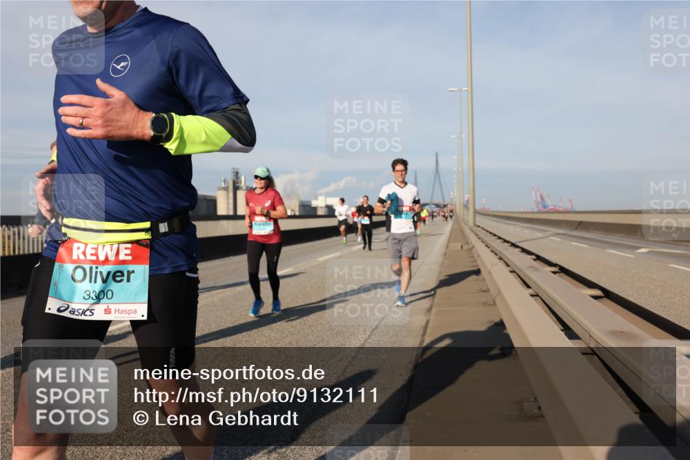 03.10.2025 - Köhlbrandbrückenlauf Lena Gebhardt http://msf.ph/oto/9132111 03.10.2025 09:50:19 Position 2 3300 meine-sportfotos.de