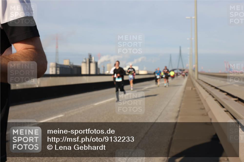 03.10.2025 - Köhlbrandbrückenlauf Lena Gebhardt http://msf.ph/oto/9132233 03.10.2025 09:50:22 Position 2  meine-sportfotos.de