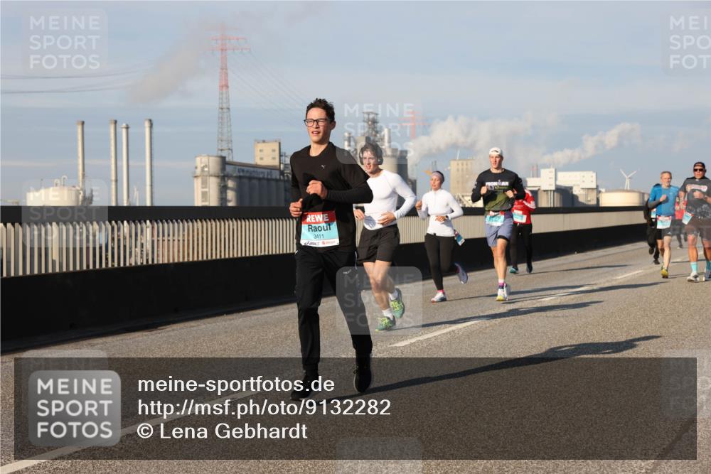 03.10.2025 - Köhlbrandbrückenlauf Lena Gebhardt http://msf.ph/oto/9132282 03.10.2025 09:50:23 Position 2 3411 meine-sportfotos.de