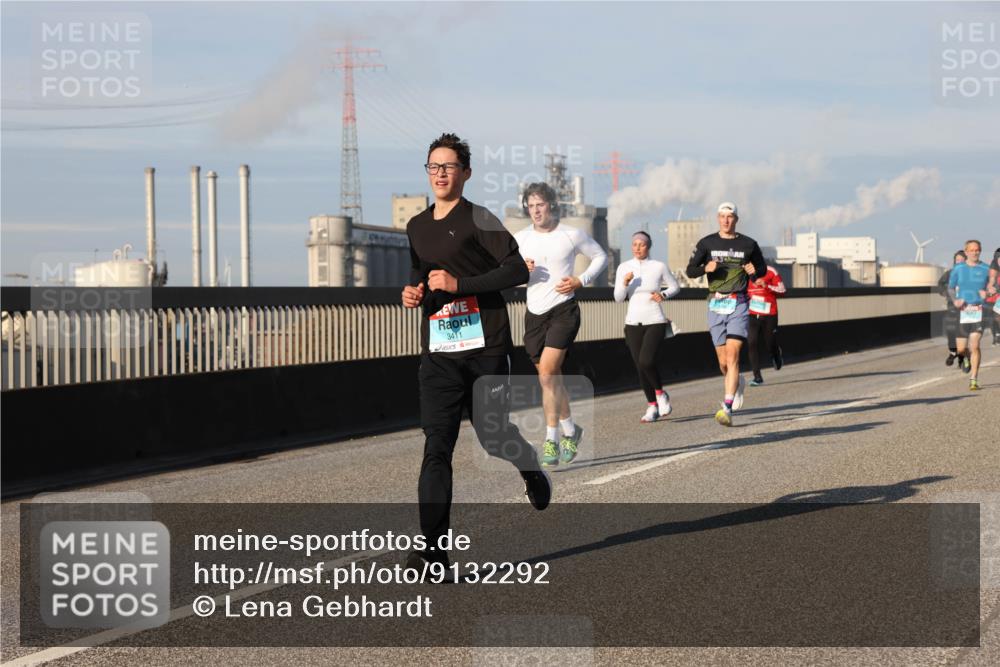 03.10.2025 - Köhlbrandbrückenlauf Lena Gebhardt http://msf.ph/oto/9132292 03.10.2025 09:50:23 Position 2 3411 meine-sportfotos.de