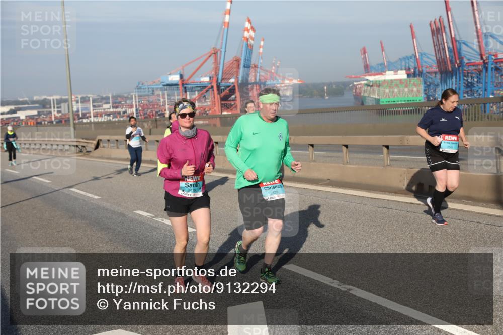 03.10.2025 - Köhlbrandbrückenlauf Yannick Fuchs http://msf.ph/oto/9132294 03.10.2025 09:04:17 Position 2 2479, 2839, 2501 meine-sportfotos.de