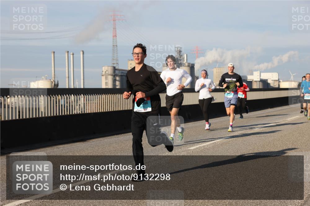 03.10.2025 - Köhlbrandbrückenlauf Lena Gebhardt http://msf.ph/oto/9132298 03.10.2025 09:50:23 Position 2 10, 3 meine-sportfotos.de