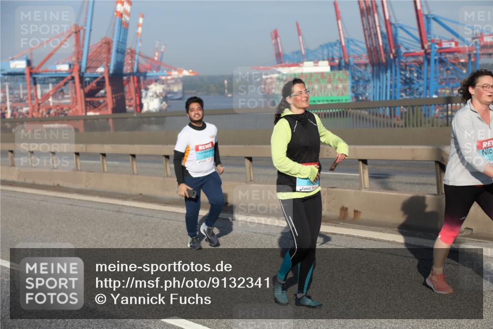 03.10.2025 - Köhlbrandbrückenlauf Yannick Fuchs http://msf.ph/oto/9132341 03.10.2025 09:04:21 Position 2  meine-sportfotos.de