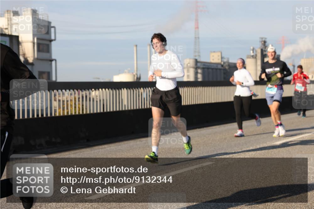 03.10.2025 - Köhlbrandbrückenlauf Lena Gebhardt http://msf.ph/oto/9132344 03.10.2025 09:50:25 Position 2  meine-sportfotos.de