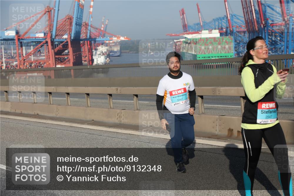 03.10.2025 - Köhlbrandbrückenlauf Yannick Fuchs http://msf.ph/oto/9132348 03.10.2025 09:04:22 Position 2 3347, 2547 meine-sportfotos.de