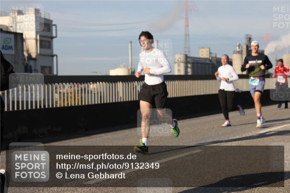 03.10.2025 - Köhlbrandbrückenlauf Lena Gebhardt http://msf.ph/oto/9132349 03.10.2025 09:50:25 Position 2  meine-sportfotos.de