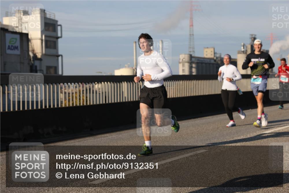 03.10.2025 - Köhlbrandbrückenlauf Lena Gebhardt http://msf.ph/oto/9132351 03.10.2025 09:50:25 Position 2  meine-sportfotos.de