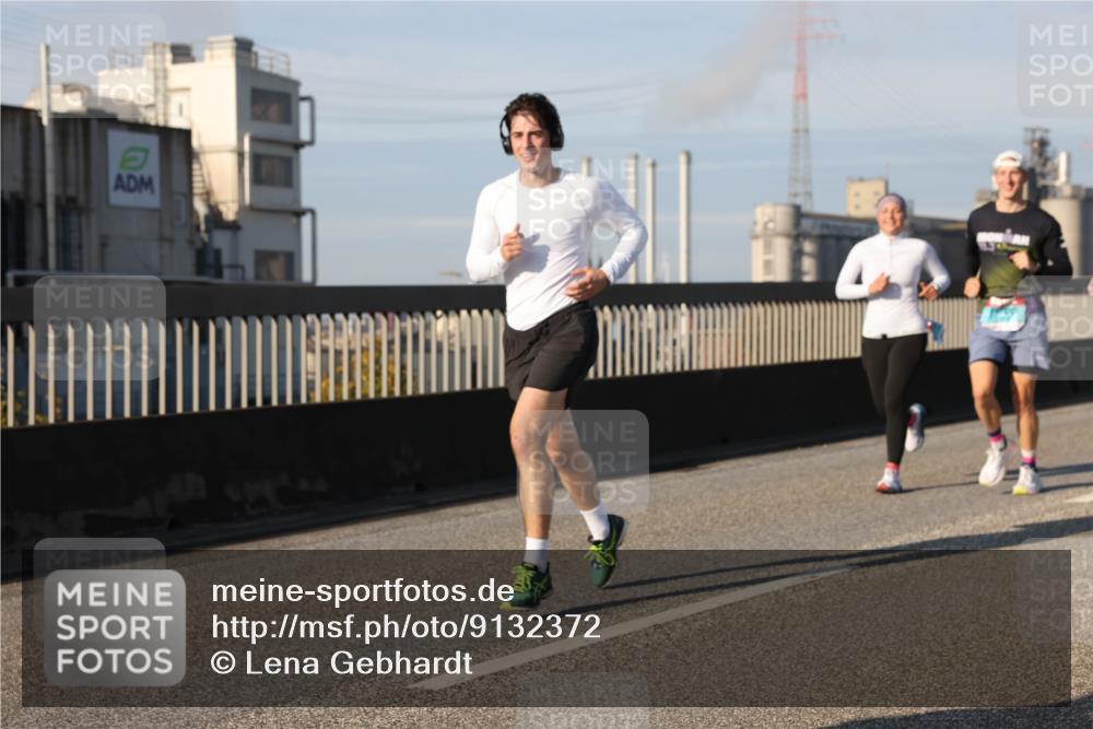 03.10.2025 - Köhlbrandbrückenlauf Lena Gebhardt http://msf.ph/oto/9132372 03.10.2025 09:50:25 Position 2  meine-sportfotos.de