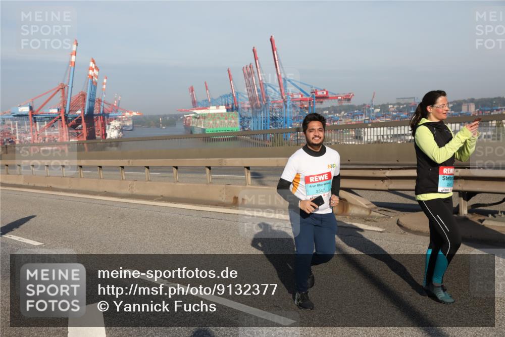 03.10.2025 - Köhlbrandbrückenlauf Yannick Fuchs http://msf.ph/oto/9132377 03.10.2025 09:04:23 Position 2 3347 meine-sportfotos.de
