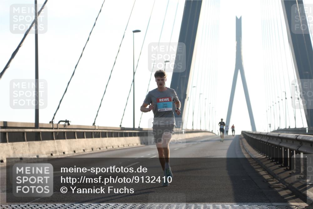 03.10.2025 - Köhlbrandbrückenlauf Yannick Fuchs http://msf.ph/oto/9132410 03.10.2025 08:17:52 Position 1 3782 meine-sportfotos.de