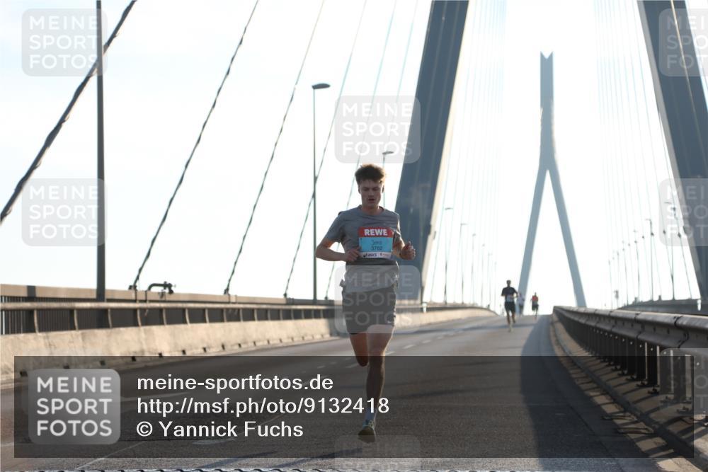 03.10.2025 - Köhlbrandbrückenlauf Yannick Fuchs http://msf.ph/oto/9132418 03.10.2025 08:17:52 Position 1 3782 meine-sportfotos.de