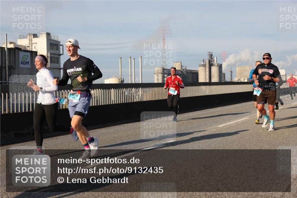 03.10.2025 - Köhlbrandbrückenlauf Lena Gebhardt http://msf.ph/oto/9132435 03.10.2025 09:50:27 Position 2 146 meine-sportfotos.de