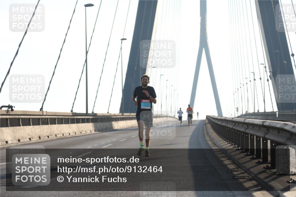 03.10.2025 - Köhlbrandbrückenlauf Yannick Fuchs http://msf.ph/oto/9132464 03.10.2025 08:18:00 Position 1 3760 meine-sportfotos.de