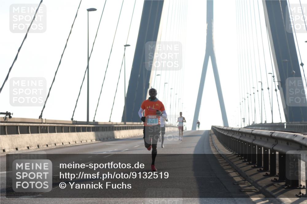 03.10.2025 - Köhlbrandbrückenlauf Yannick Fuchs http://msf.ph/oto/9132519 03.10.2025 08:18:09 Position 1 3714 meine-sportfotos.de