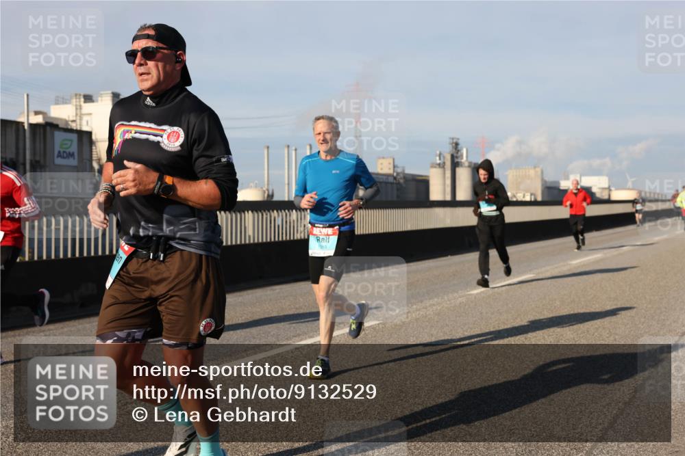03.10.2025 - Köhlbrandbrückenlauf Lena Gebhardt http://msf.ph/oto/9132529 03.10.2025 09:50:29 Position 2 910, 1319 meine-sportfotos.de