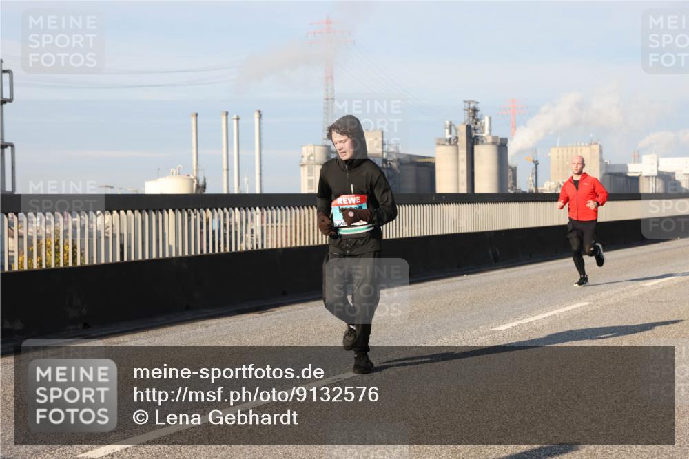 03.10.2025 - Köhlbrandbrückenlauf Lena Gebhardt http://msf.ph/oto/9132576 03.10.2025 09:50:30 Position 2  meine-sportfotos.de