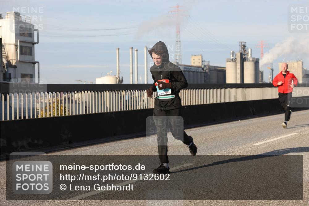 03.10.2025 - Köhlbrandbrückenlauf Lena Gebhardt http://msf.ph/oto/9132602 03.10.2025 09:50:30 Position 2  meine-sportfotos.de