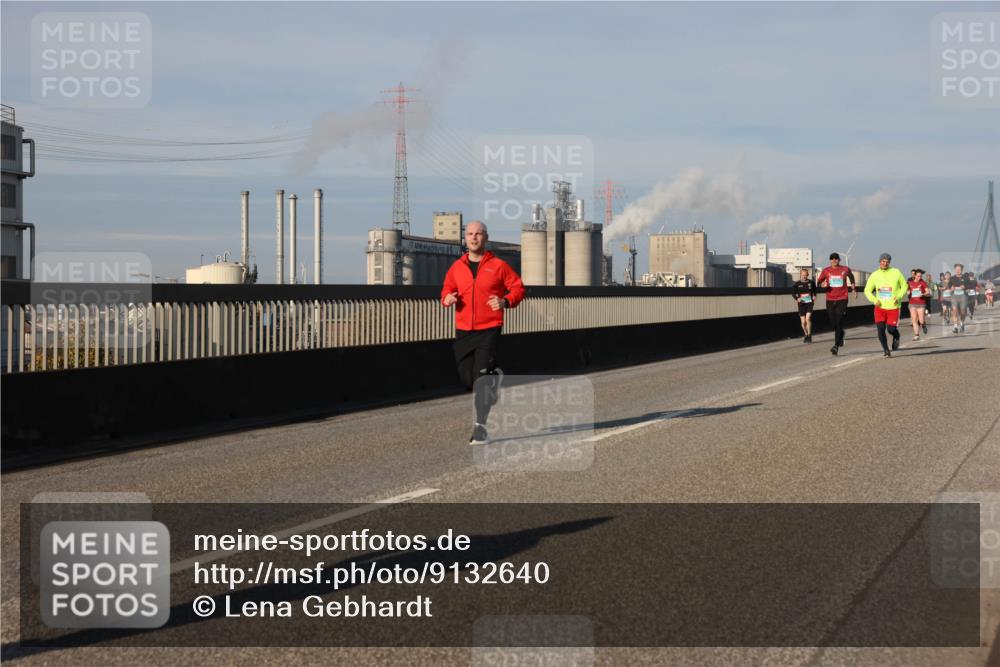 03.10.2025 - Köhlbrandbrückenlauf Lena Gebhardt http://msf.ph/oto/9132640 03.10.2025 09:50:32 Position 2  meine-sportfotos.de