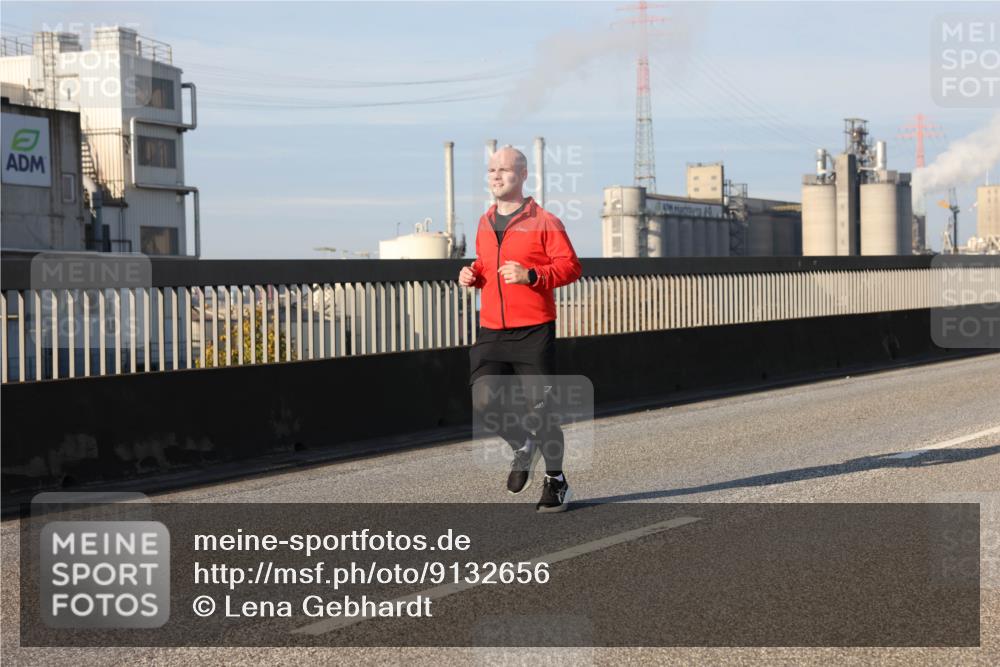 03.10.2025 - Köhlbrandbrückenlauf Lena Gebhardt http://msf.ph/oto/9132656 03.10.2025 09:50:33 Position 2  meine-sportfotos.de