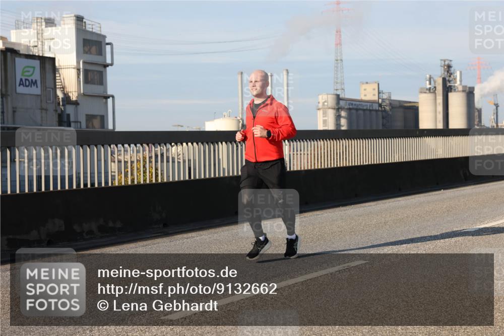 03.10.2025 - Köhlbrandbrückenlauf Lena Gebhardt http://msf.ph/oto/9132662 03.10.2025 09:50:33 Position 2  meine-sportfotos.de