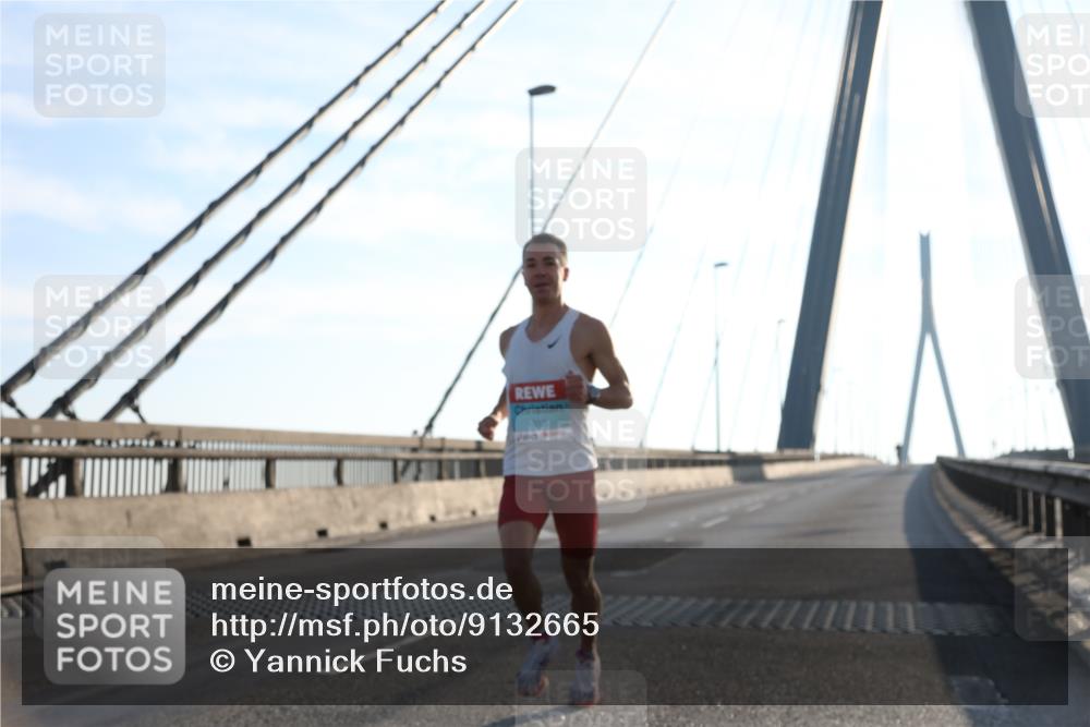 03.10.2025 - Köhlbrandbrückenlauf Yannick Fuchs http://msf.ph/oto/9132665 03.10.2025 08:18:19 Position 1 1013 meine-sportfotos.de