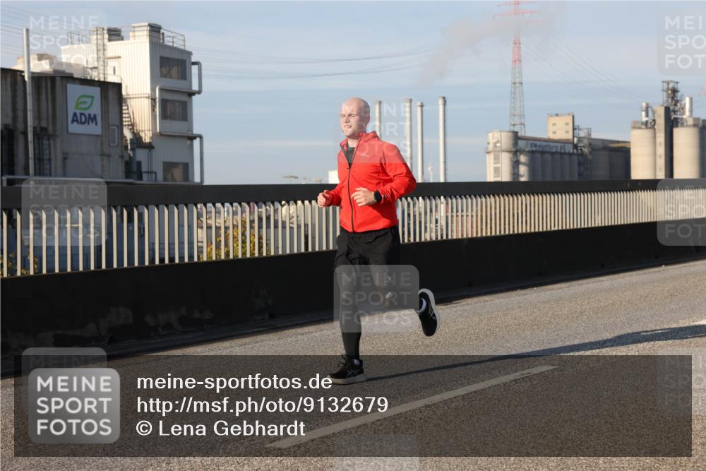 03.10.2025 - Köhlbrandbrückenlauf Lena Gebhardt http://msf.ph/oto/9132679 03.10.2025 09:50:33 Position 2  meine-sportfotos.de