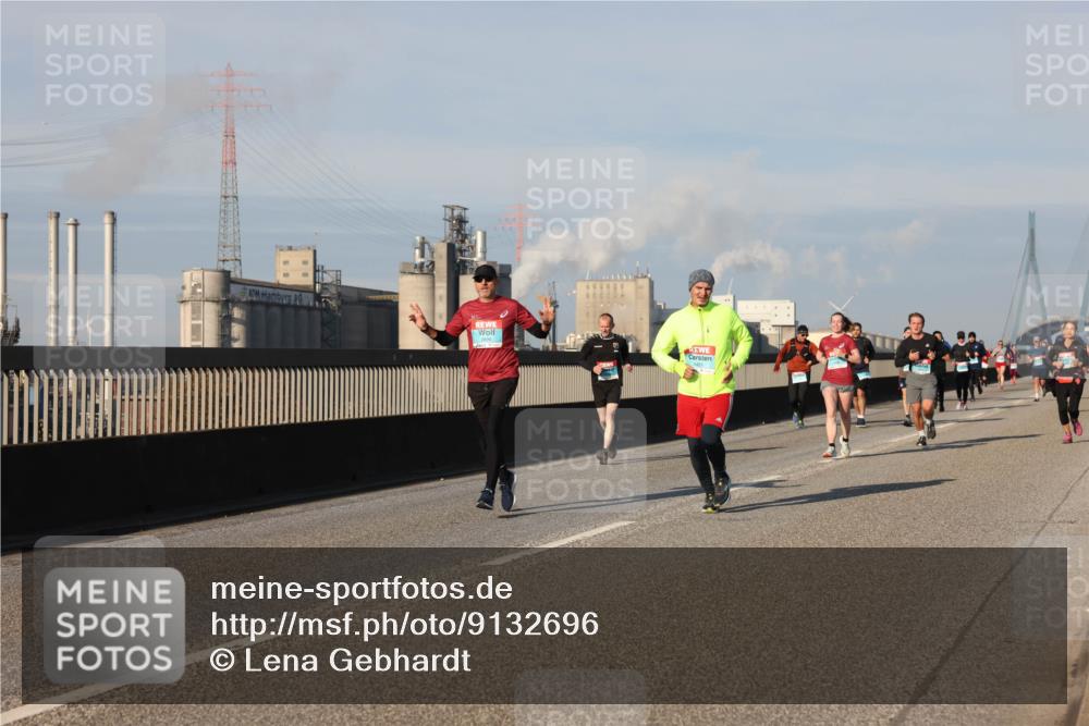 03.10.2025 - Köhlbrandbrückenlauf Lena Gebhardt http://msf.ph/oto/9132696 03.10.2025 09:50:36 Position 2  meine-sportfotos.de