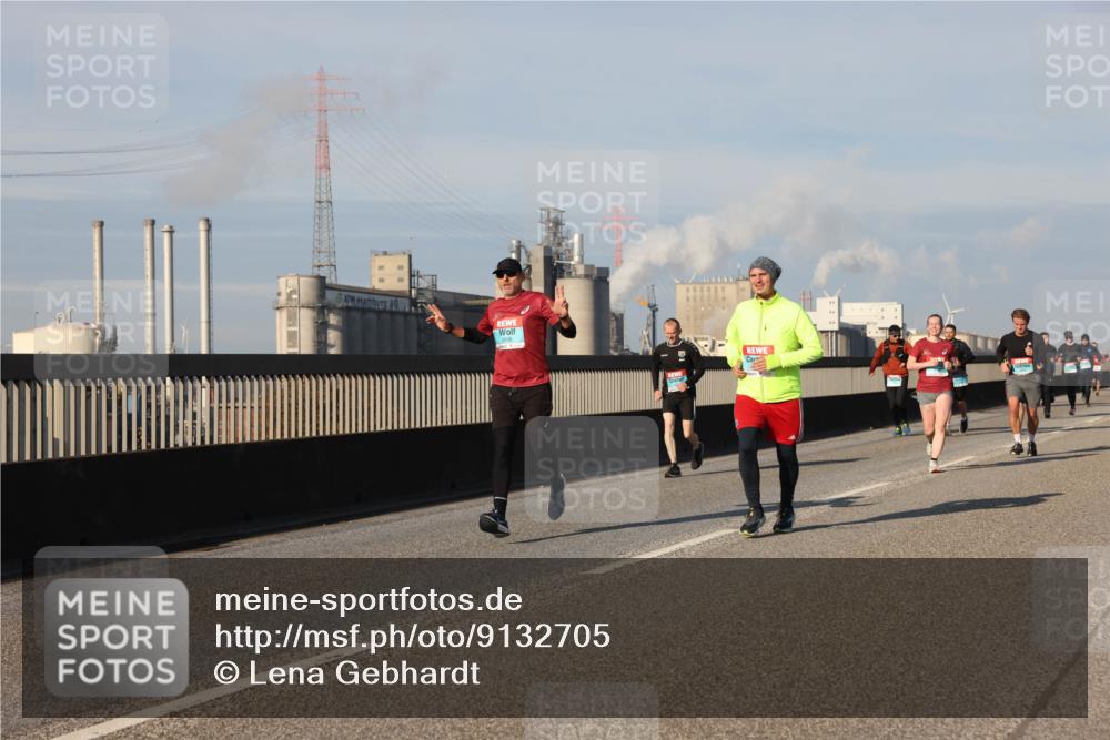 03.10.2025 - Köhlbrandbrückenlauf Lena Gebhardt http://msf.ph/oto/9132705 03.10.2025 09:50:36 Position 2  meine-sportfotos.de