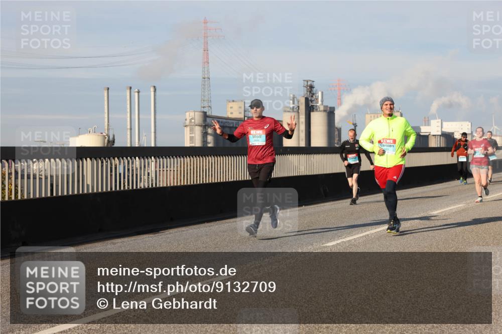 03.10.2025 - Köhlbrandbrückenlauf Lena Gebhardt http://msf.ph/oto/9132709 03.10.2025 09:50:36 Position 2  meine-sportfotos.de