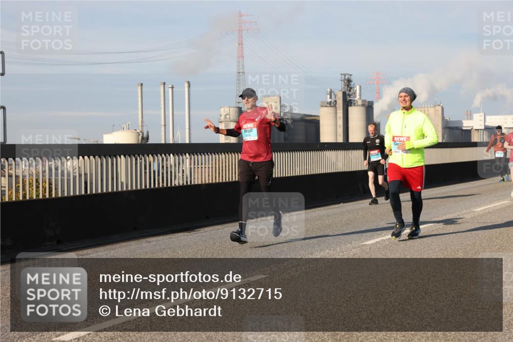 03.10.2025 - Köhlbrandbrückenlauf Lena Gebhardt http://msf.ph/oto/9132715 03.10.2025 09:50:37 Position 2  meine-sportfotos.de