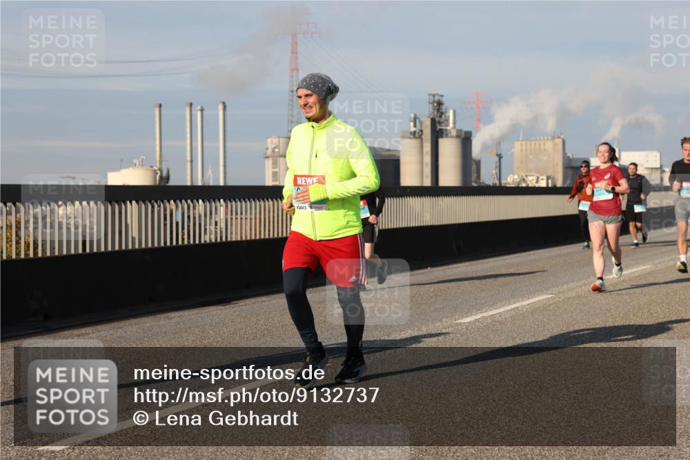 03.10.2025 - Köhlbrandbrückenlauf Lena Gebhardt http://msf.ph/oto/9132737 03.10.2025 09:50:38 Position 2  meine-sportfotos.de