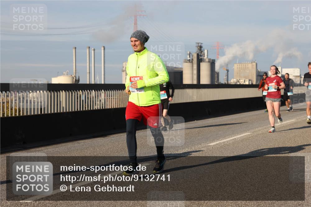 03.10.2025 - Köhlbrandbrückenlauf Lena Gebhardt http://msf.ph/oto/9132741 03.10.2025 09:50:38 Position 2  meine-sportfotos.de